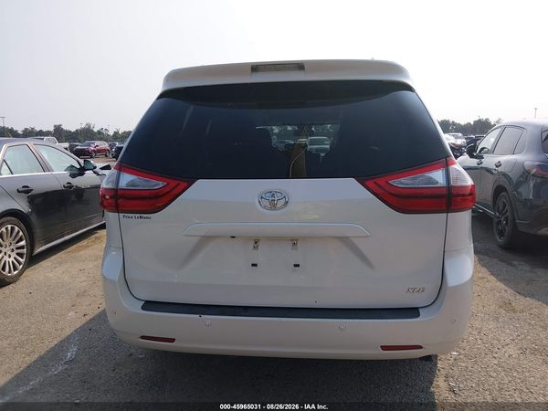 2017 TOYOTA SIENNA XLE PREMIUM 8 PASSENGER — I119