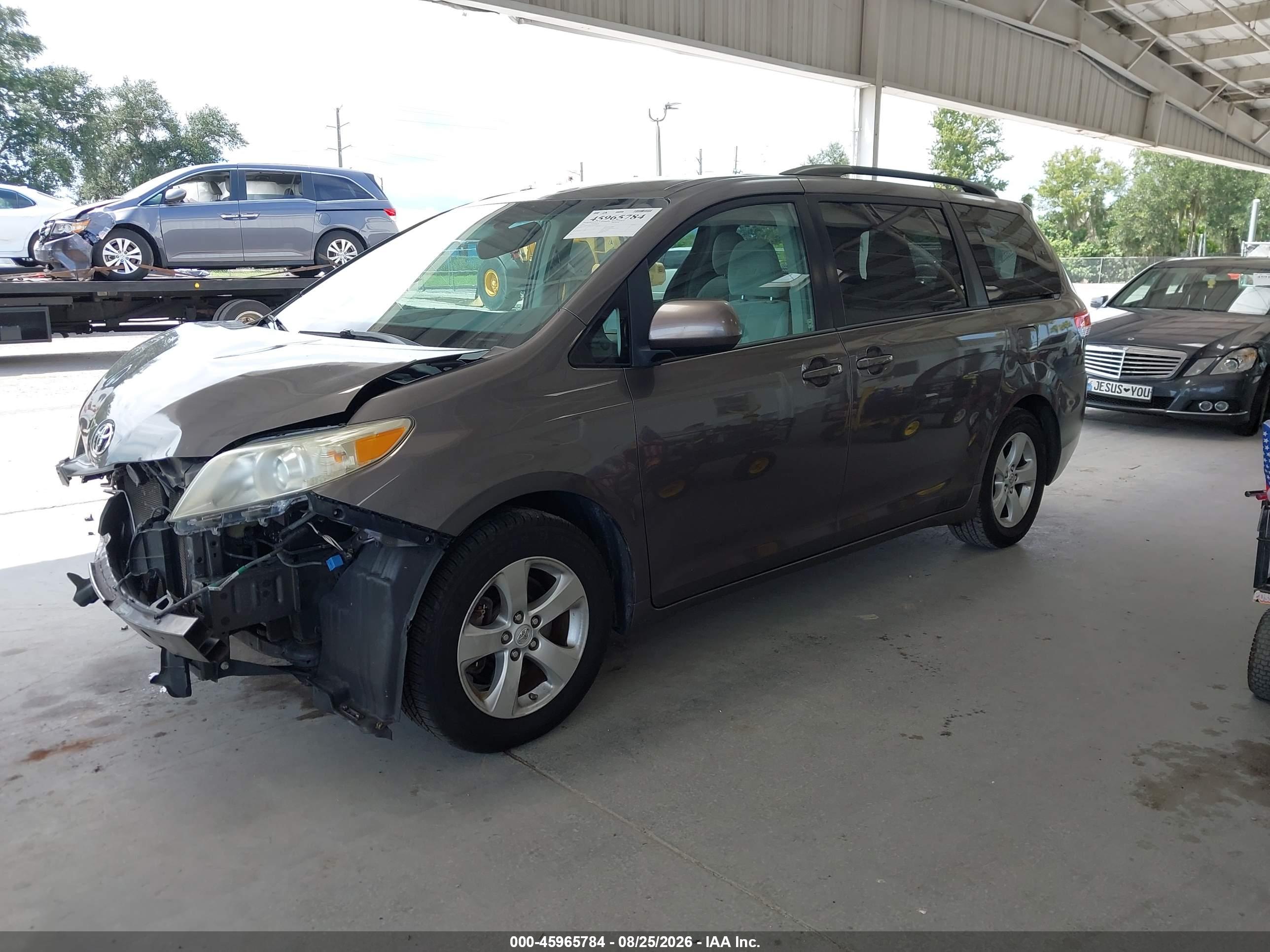 2013 TOYOTA SIENNA LE V6 8 PASSENGER — I2
