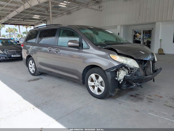 2013 TOYOTA SIENNA LE V6 8 PASSENGER — I1