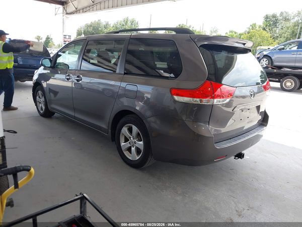 2013 TOYOTA SIENNA LE V6 8 PASSENGER — I3