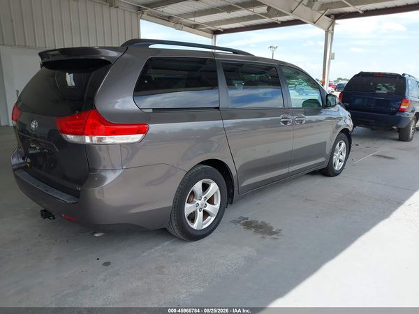 2013 TOYOTA SIENNA LE V6 8 PASSENGER — I4