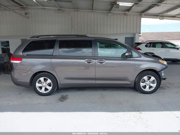 2013 TOYOTA SIENNA LE V6 8 PASSENGER — I116