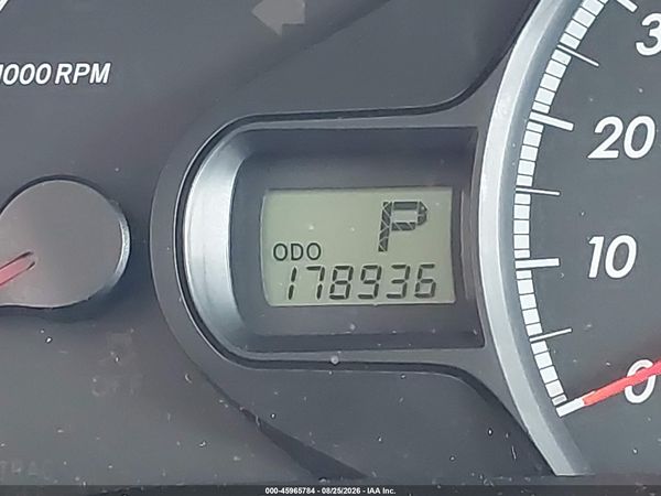 2013 TOYOTA SIENNA LE V6 8 PASSENGER — I118