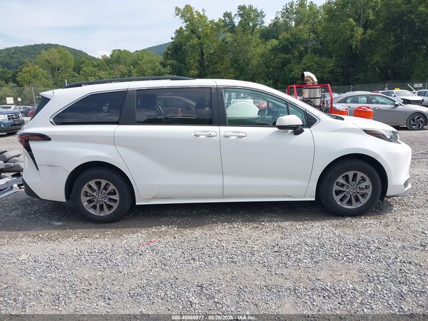 2024 TOYOTA SIENNA LE