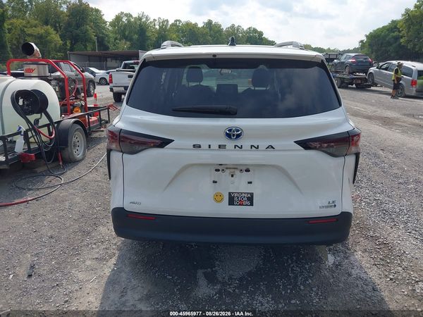 2024 TOYOTA SIENNA LE