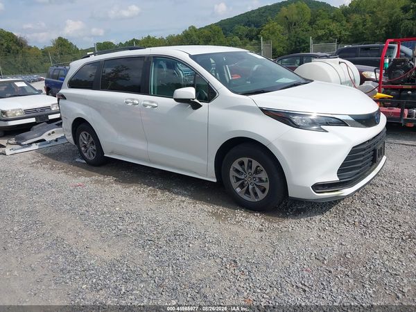2024 TOYOTA SIENNA LE