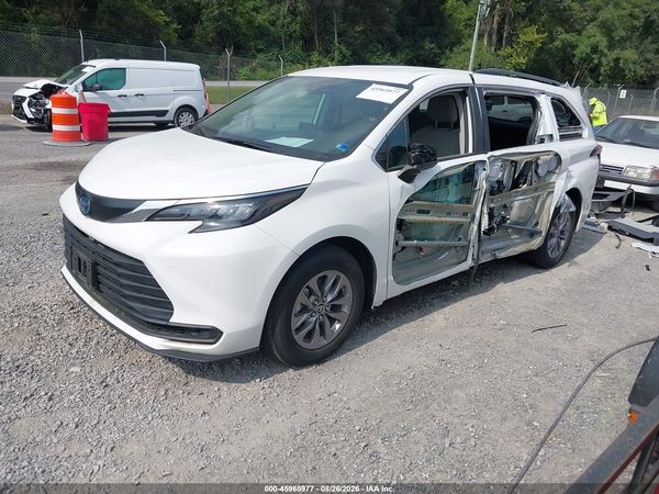 2024 TOYOTA SIENNA LE
