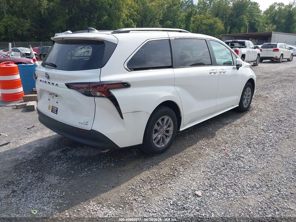 2024 TOYOTA SIENNA LE