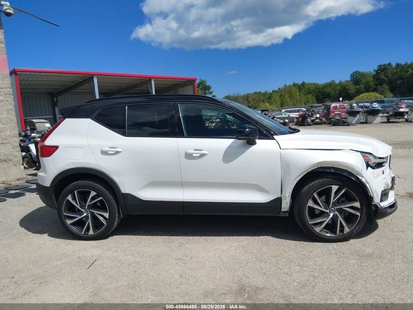 2021 VOLVO XC40 T5 R-DESIGN