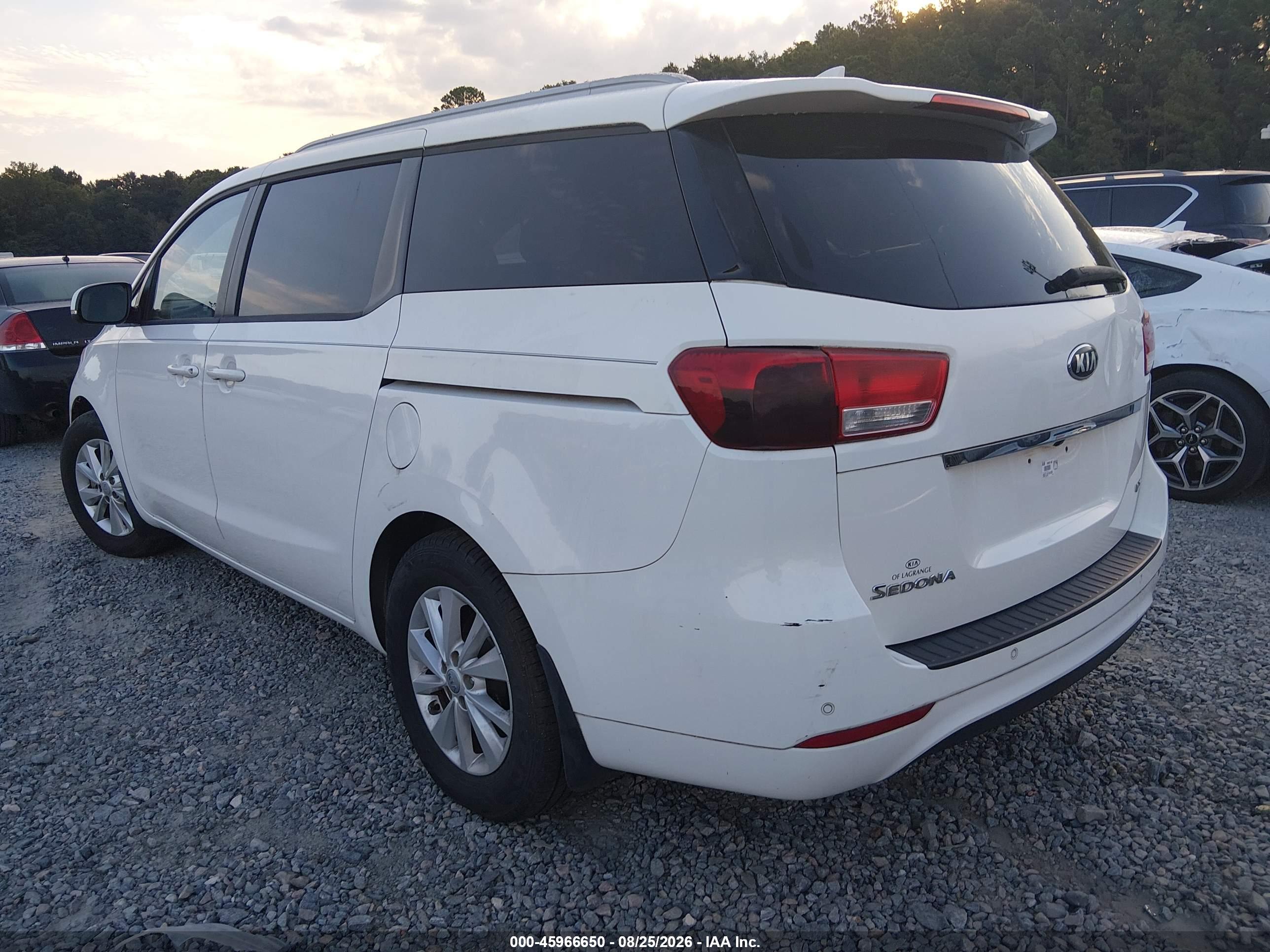 2016 KIA SEDONA LX