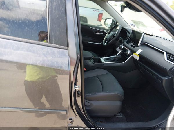 2025 TOYOTA RAV4 XLE PREMIUM — I5