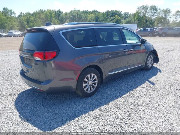 2018 CHRYSLER PACIFICA TOURING L — I4