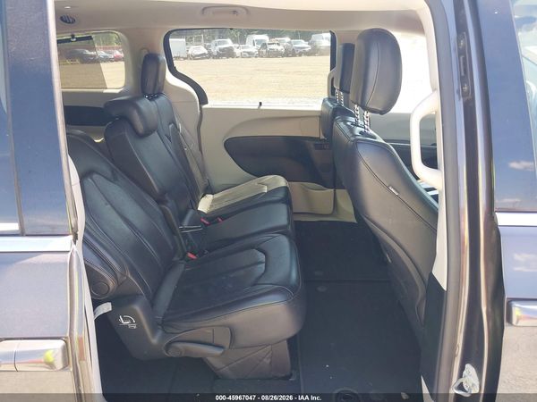 2018 CHRYSLER PACIFICA TOURING L — I8