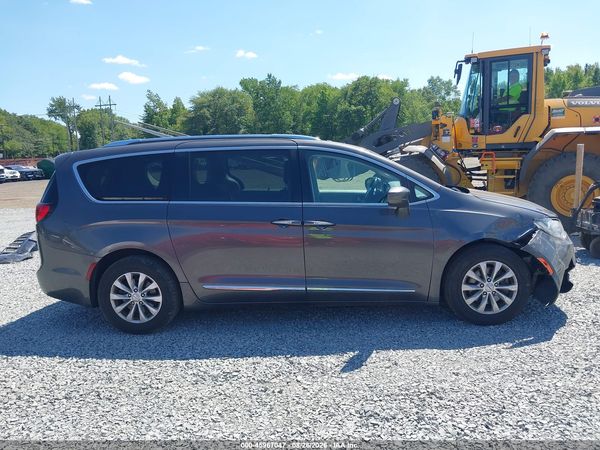 2018 CHRYSLER PACIFICA TOURING L — I116