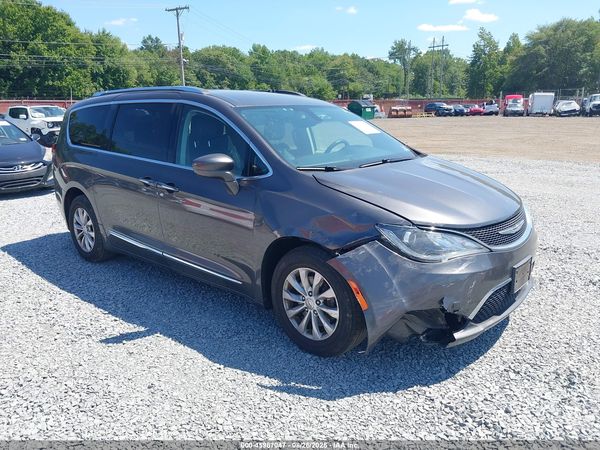 2018 CHRYSLER PACIFICA TOURING L — I152