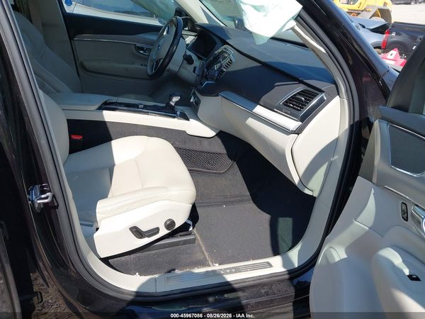 2021 VOLVO XC90 T5 MOMENTUM 7 PASSENGER — I5
