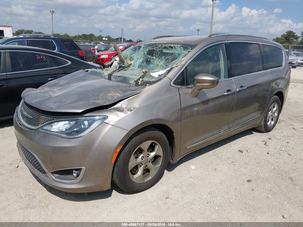 2017 CHRYSLER PACIFICA — I2