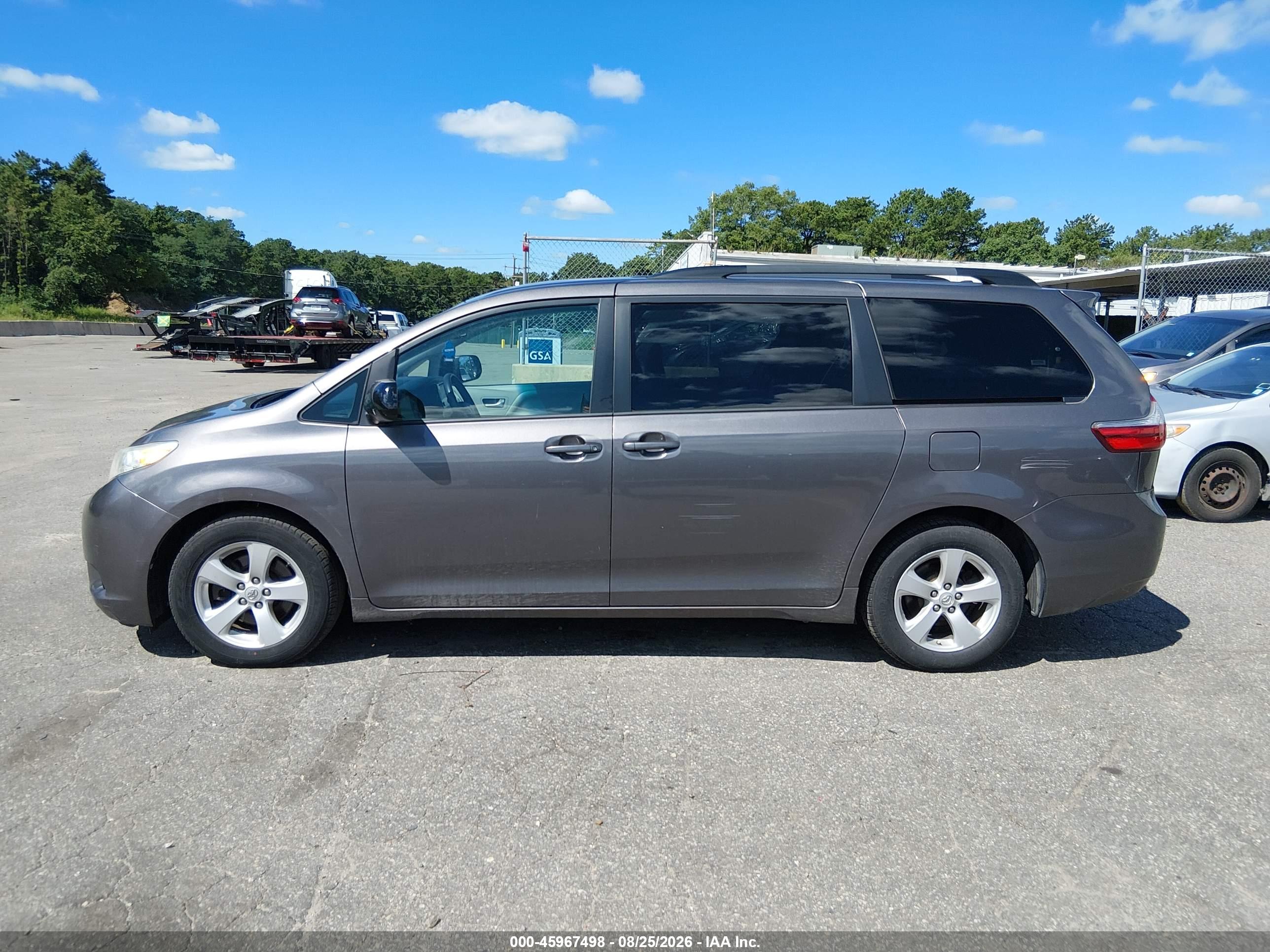 2017 TOYOTA SIENNA LE 8 PASSENGER