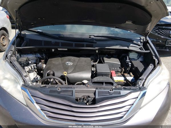 2017 TOYOTA SIENNA LE 8 PASSENGER