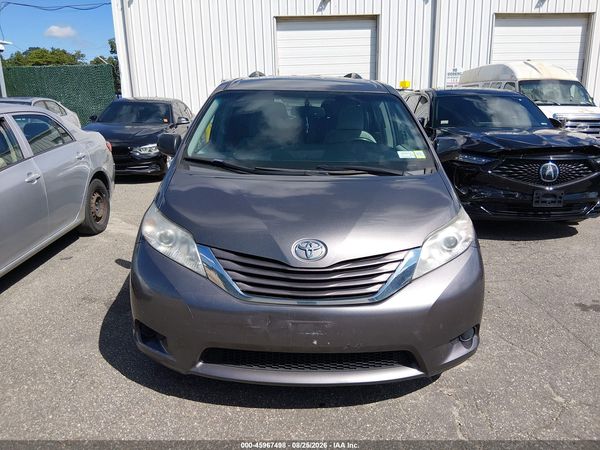 2017 TOYOTA SIENNA LE 8 PASSENGER