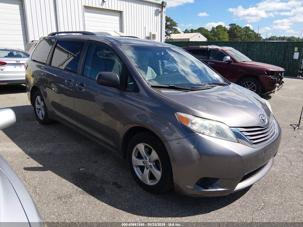 2017 TOYOTA SIENNA LE 8 PASSENGER
