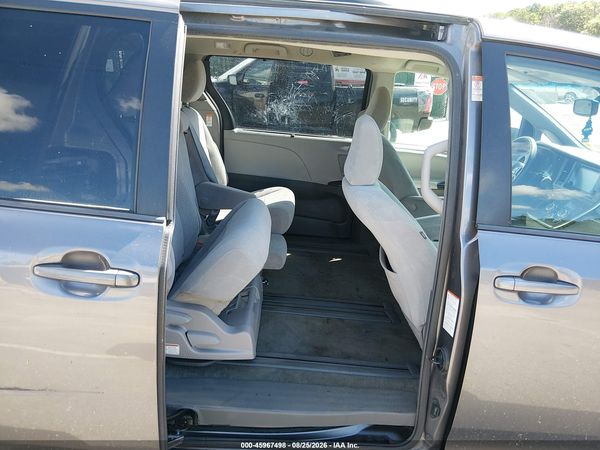 2017 TOYOTA SIENNA LE 8 PASSENGER