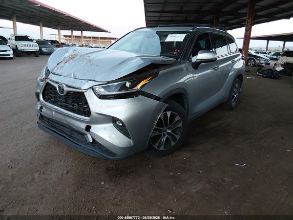 2021 TOYOTA HIGHLANDER XLE