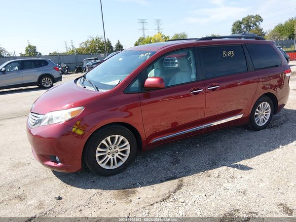 2012 TOYOTA SIENNA — I2
