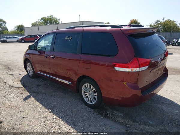 2012 TOYOTA SIENNA XLE V6 8 PASSENGER — I3