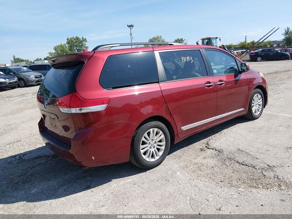 2012 TOYOTA SIENNA XLE V6 8 PASSENGER — I4