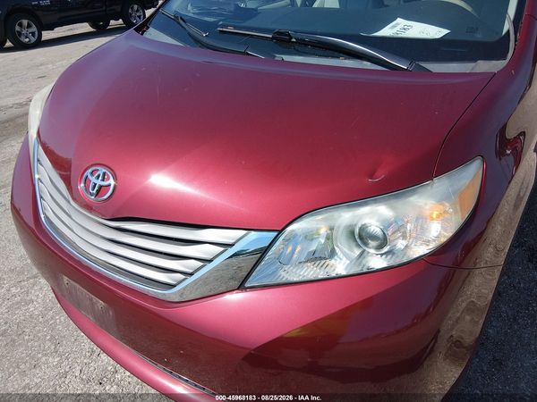2012 TOYOTA SIENNA XLE V6 8 PASSENGER — I6