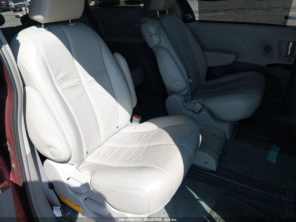 2012 TOYOTA SIENNA XLE V6 8 PASSENGER — I8