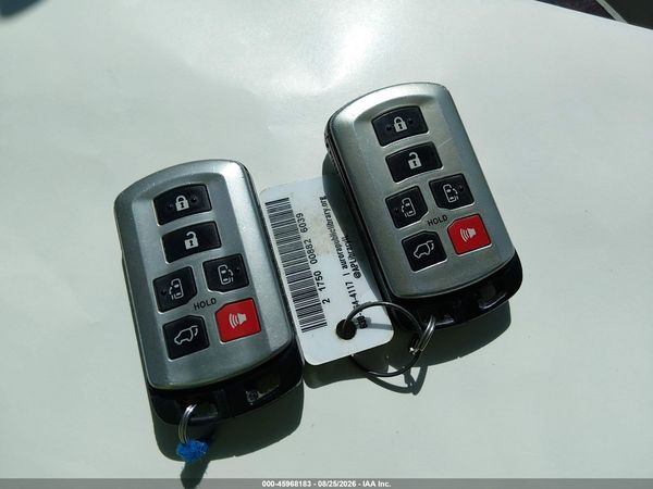 2012 TOYOTA SIENNA XLE V6 8 PASSENGER — I11