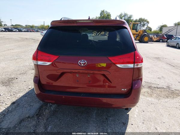 2012 TOYOTA SIENNA XLE V6 8 PASSENGER — I119