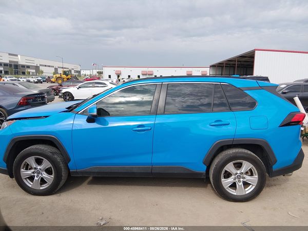 2020 TOYOTA RAV4 XLE — I117