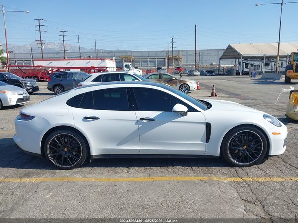 2022 PORSCHE PANAMERA