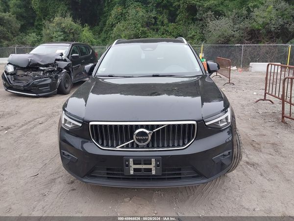 2024 VOLVO XC40 B5 PLUS BRIGHT THEME