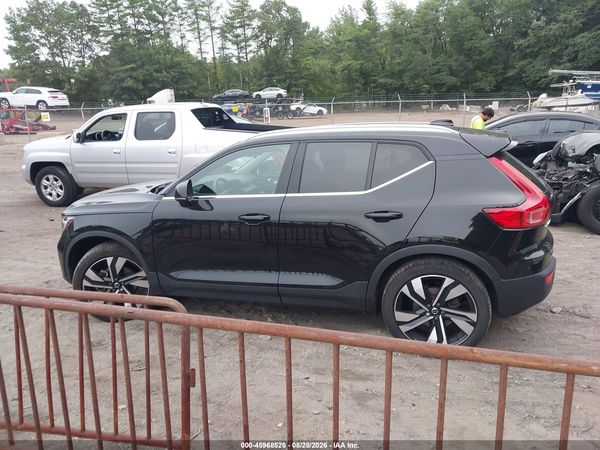 2024 VOLVO XC40