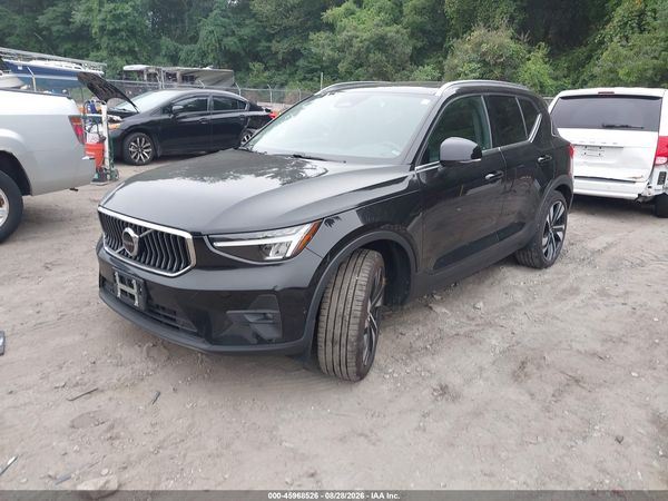 2024 VOLVO XC40 B5 PLUS BRIGHT THEME
