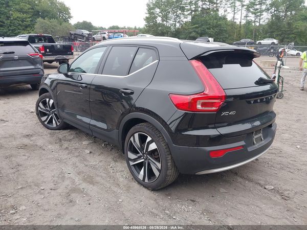 2024 VOLVO XC40 B5 PLUS BRIGHT THEME