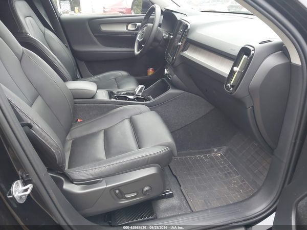 2024 VOLVO XC40 B5 PLUS BRIGHT THEME