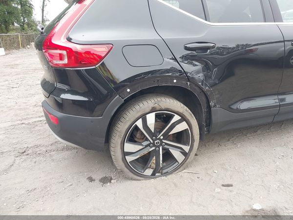 2024 VOLVO XC40 B5 PLUS BRIGHT THEME