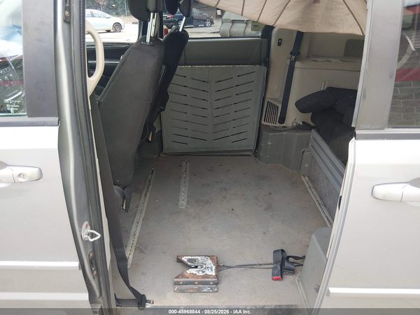 2013 DODGE GRAND CARAVAN SXT — I8