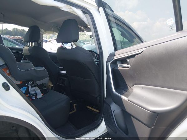 2022 TOYOTA RAV4 XLE — I8