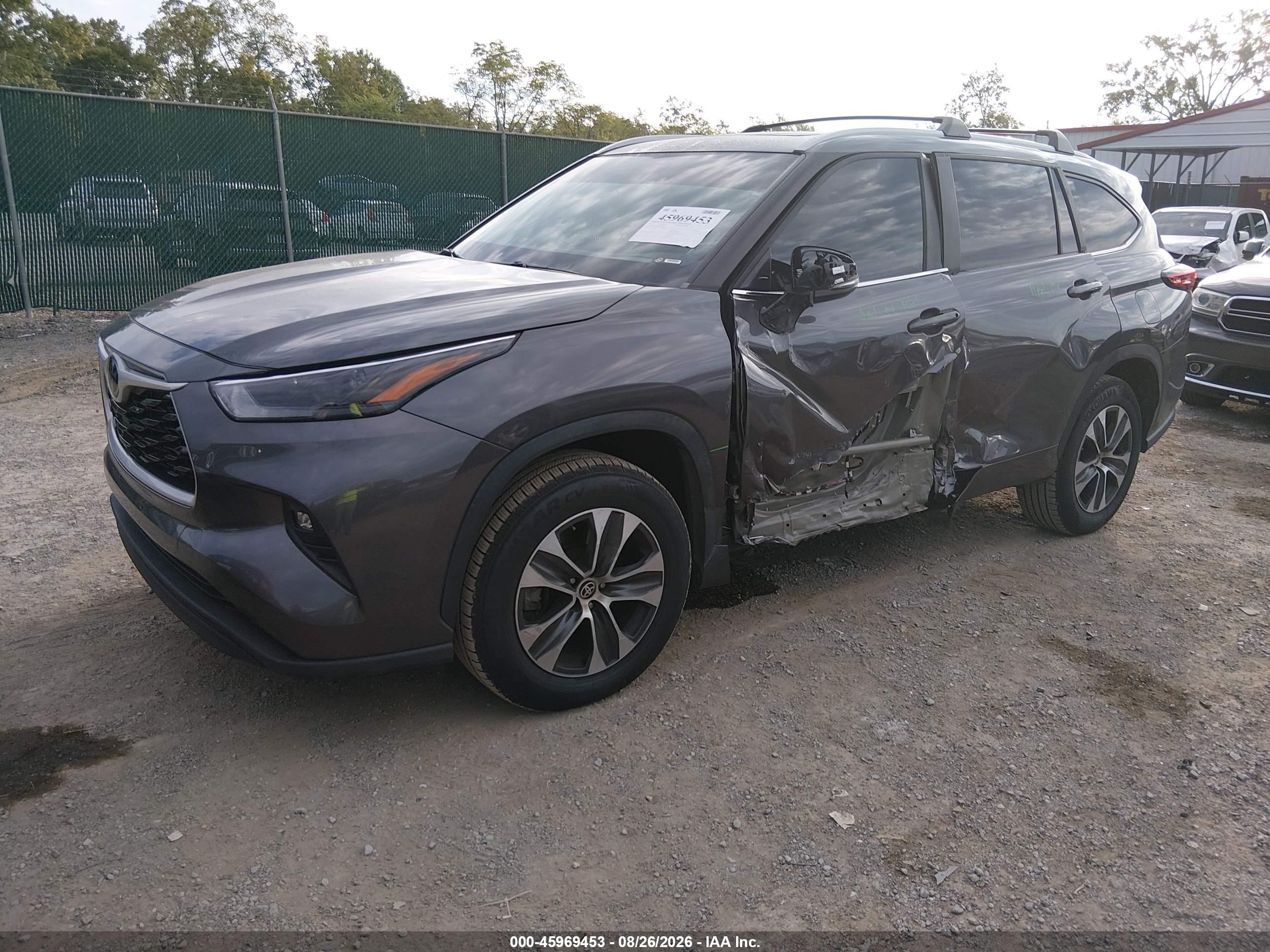 2023 TOYOTA HIGHLANDER XLE — I2