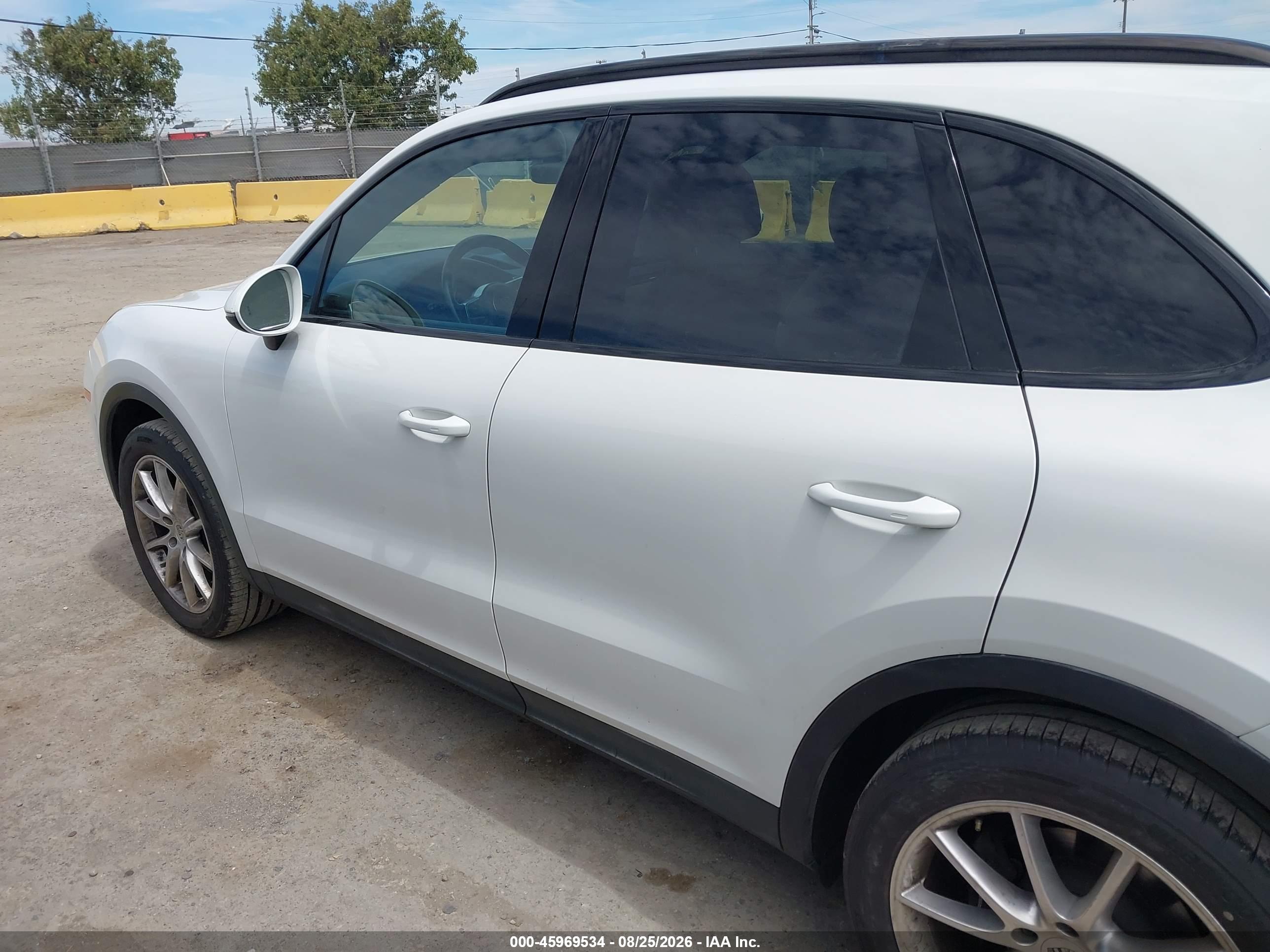 2020 PORSCHE CAYENNE