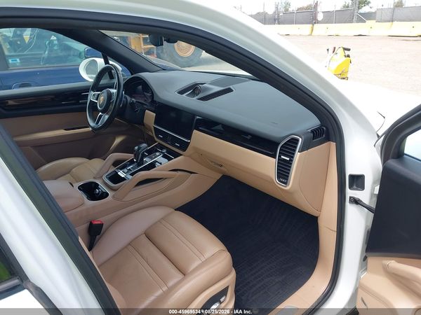 2020 PORSCHE CAYENNE
