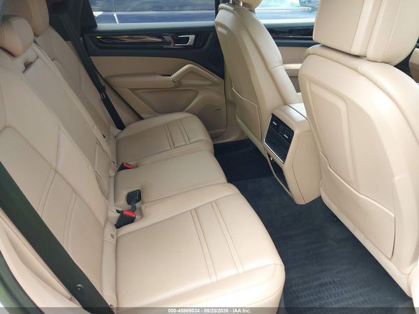 2020 PORSCHE CAYENNE