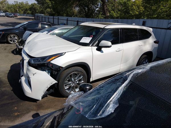 2021 TOYOTA HIGHLANDER LIMITED