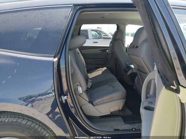 2015 CHEVROLET TRAVERSE LS — I8